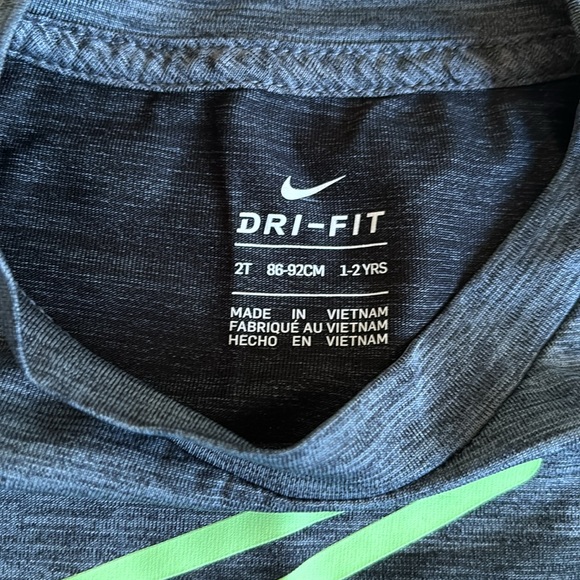 Toddler Nike jacket and T-shirt bundle - Picture 5 of 6